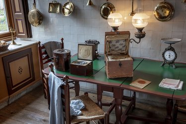 Keukentafel met hooikisten