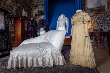 Rok werd meubelhoes - in de veloutéslaapkamer