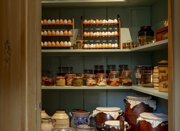 Peter den Ouden - Provisiekast in Huis Van Gijn - 2025