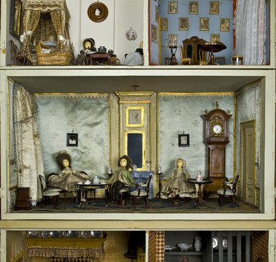 Pronkpoppenhuis 'Grootje Backer', samengesteld door Agnes Maria Backer-Clifford, tussen circa 1785-1800, in de speelgoedcollectie van Huis Van Gijn