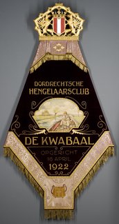 Vaandel van de Dordrechtsche Hengelaars Club 'De Kwabaal'