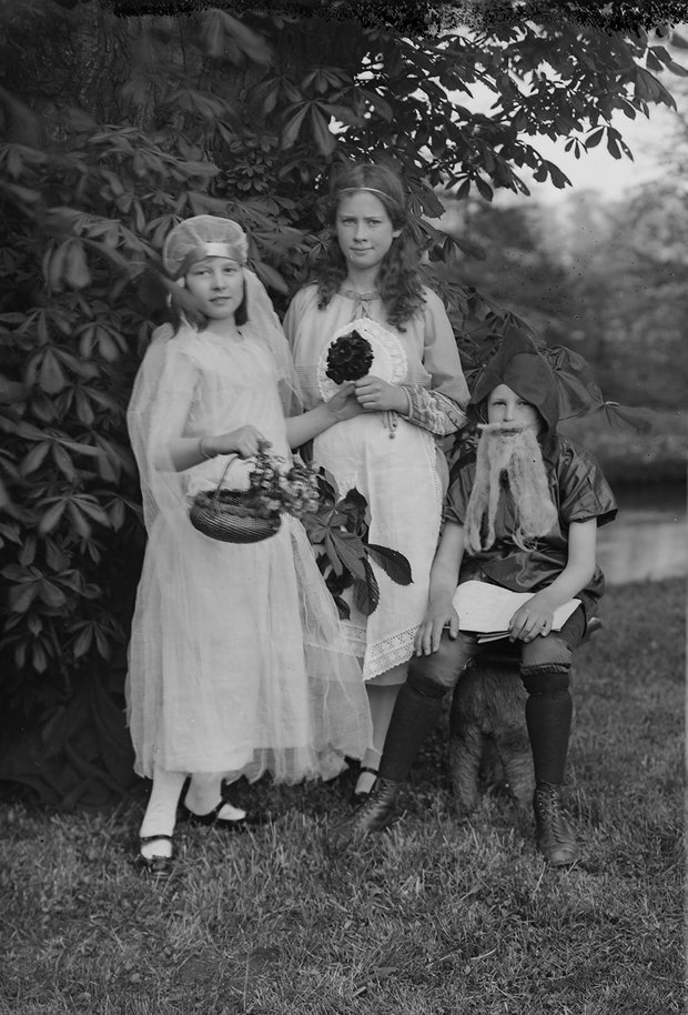 Regionaal Archief Dordrecht - Verklede kinderen - 1915