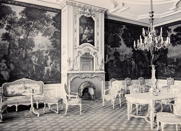 H.J. Tollens - Zo zag de zaal, ingericht als salon er in 1902 uit - 1902