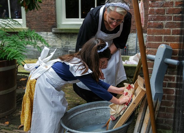 Mauro Kamunen - Wassen in een tobbe - 2024