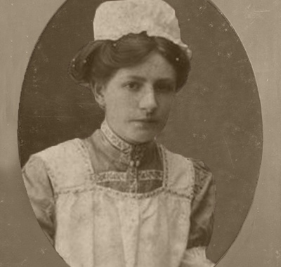 Portret onbekend dienstmeisje - ca.1915