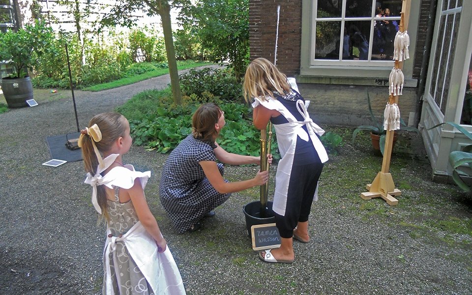 Klusjesmiddag in de tuin bij Huis Van Gijn