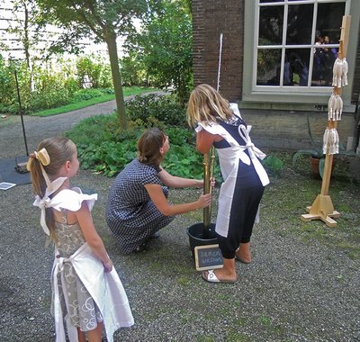 Klusjesmiddag in de tuin bij Huis Van Gijn