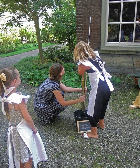 Klusjesmiddag in de tuin bij Huis Van Gijn