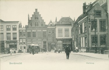 Rond 1900 reed ook een paardentram langs de Dordtse Groenmarkt.
