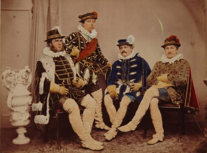 Portretgroep van de Carrousel-Commissie (Van Gijn 2e van links)