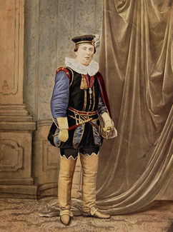 Ingekleurde foto van Simon van Gijn in zijn maskeradekostuum